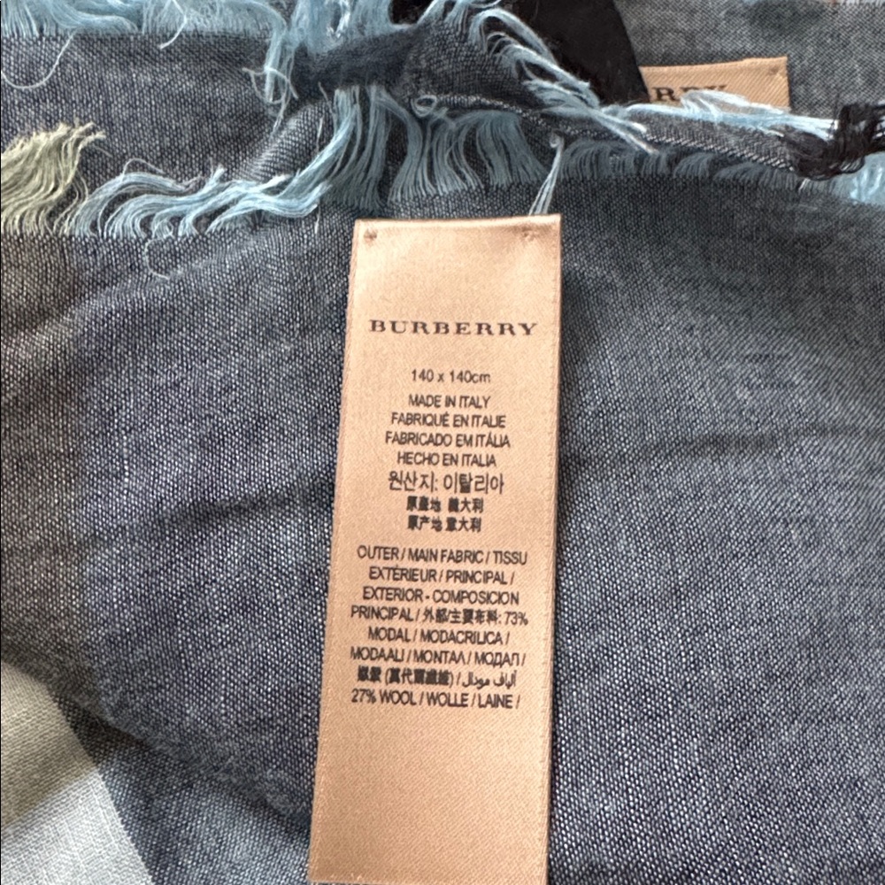 Burberry - Picture 7 of 11